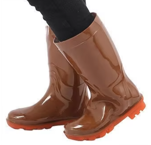 94864b81-d51a-4dbf-be62-efed053f0847_sepatu-bot-taman-pvc-tahan-air-bernapas-warna-cokelat-mengkilap-sol-oranye-kuat.png